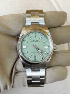 Rolex Oyster Perpetual 41 — фісташковий циферблат