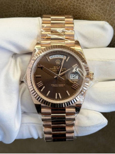 Rolex Day-Date 40 — шоколадний циферблат з римськими цифрами