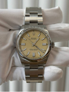 Rolex Oyster Perpetual 41 — бежевий циферблат